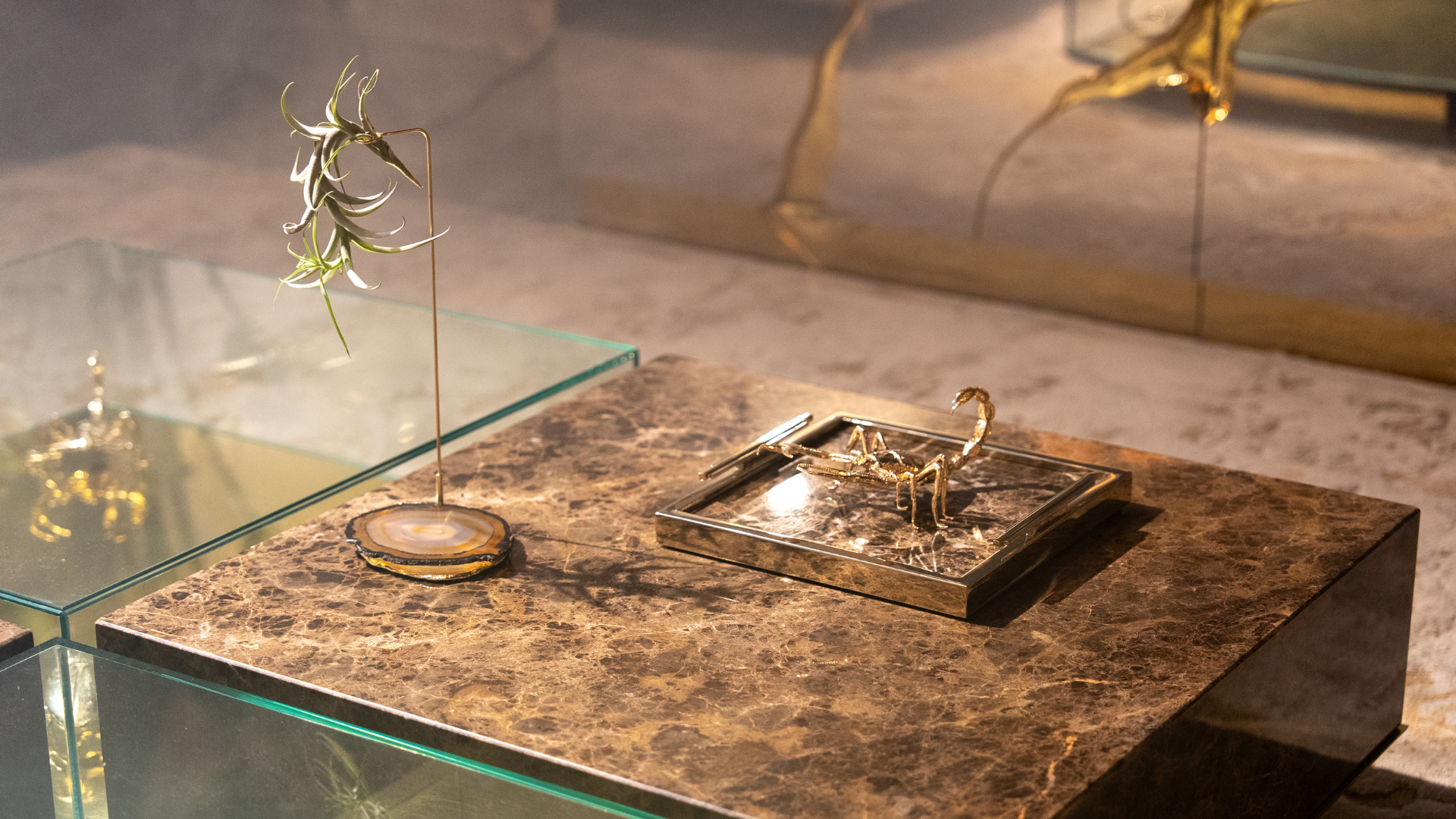 Living Presence: Elevating the Living Room with Sculptural Pieces